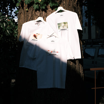 OUTとBAD "KAMIKAZE_神風" T-Shirts